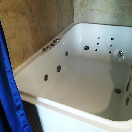 Jacuzzi Luxe City Centre, панорамный вид на Апартаменты *