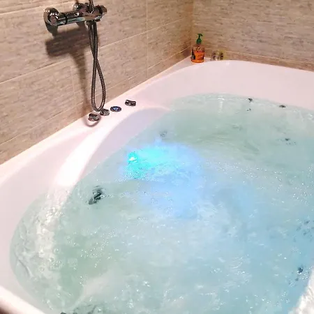 Jacuzzi Luxe City Centre, панорамный вид на